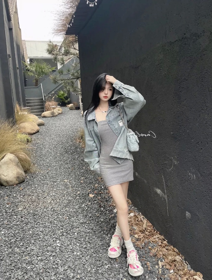他是谁 封面